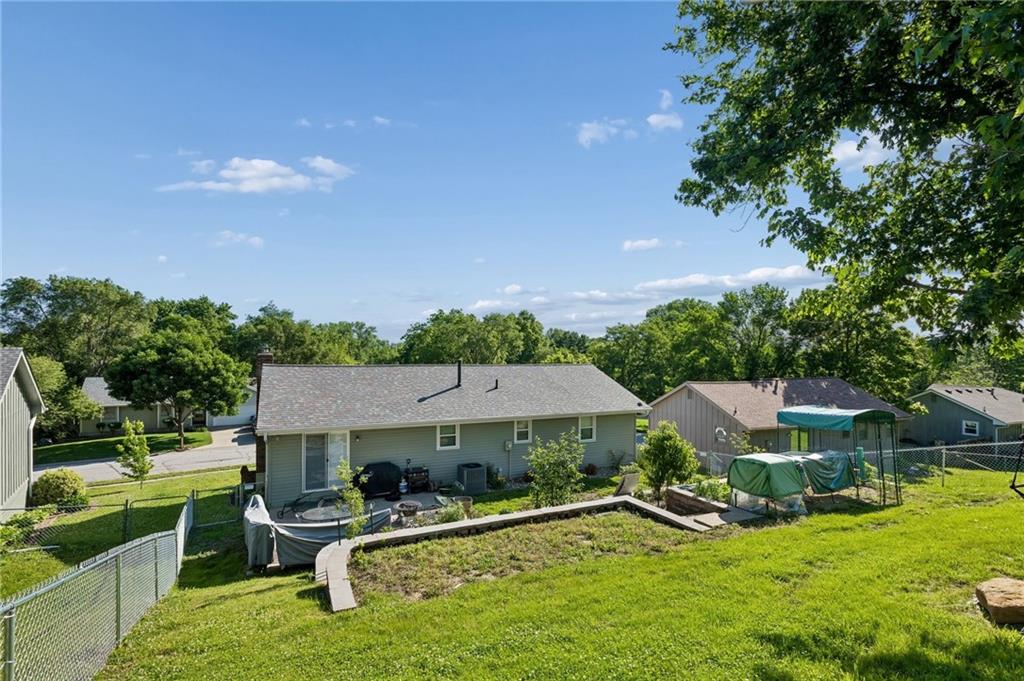 807 E Summit Street Property Photo 25