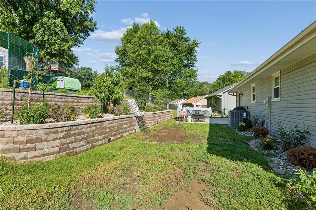 807 E Summit Street Property Photo 30