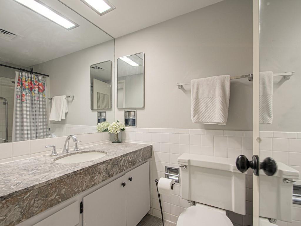 4545 Wornall Road Property Photo 18