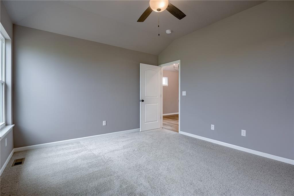 12423 S Redwood Street Property Photo 6