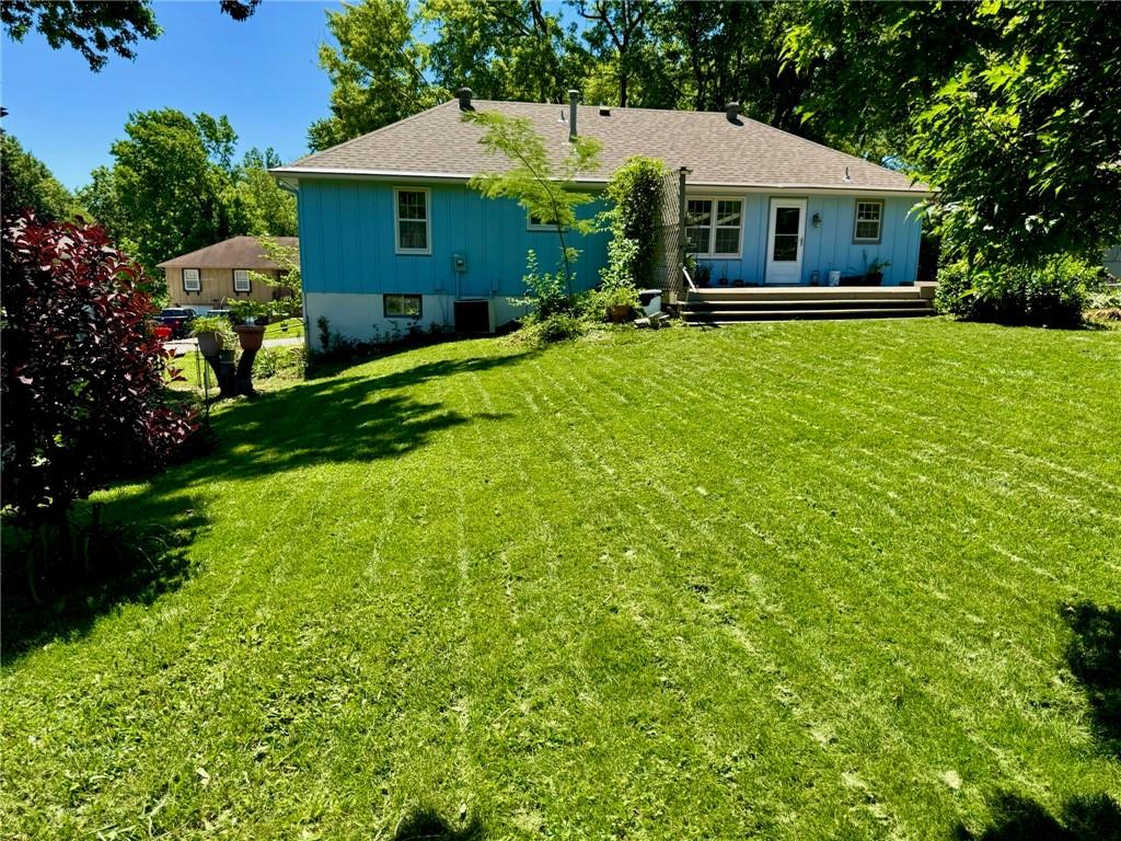 4024 Surrey Lane Property Photo 6