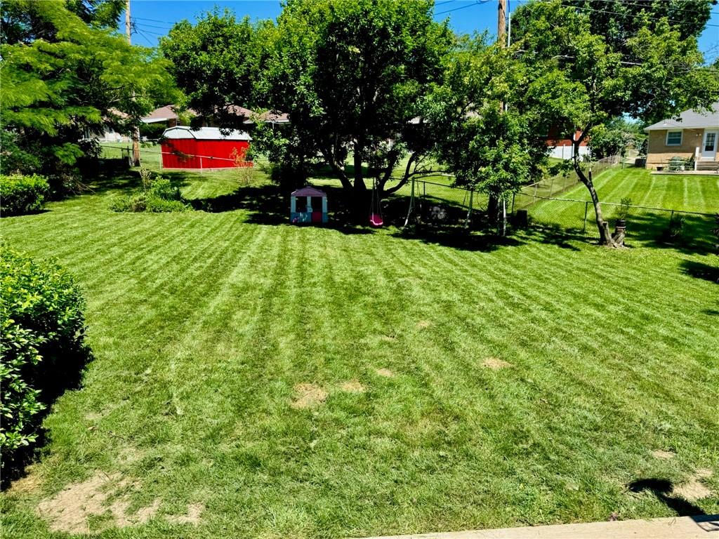 4024 Surrey Lane Property Photo 7