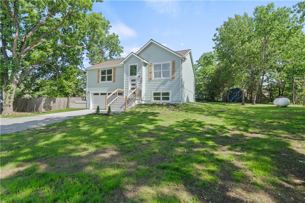 5037 Comanche Lane Property Photo 4