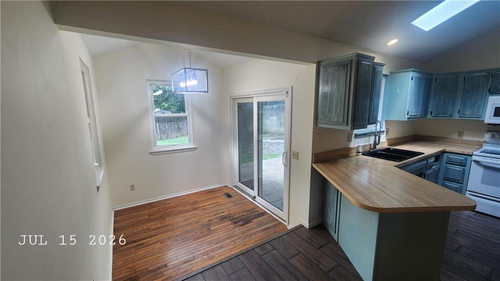 4308 N Bellaire Avenue Property Photo 12