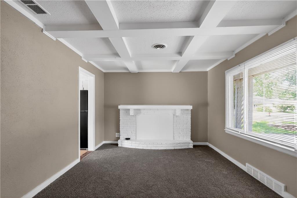 5318 N Garfield Avenue Property Photo 6