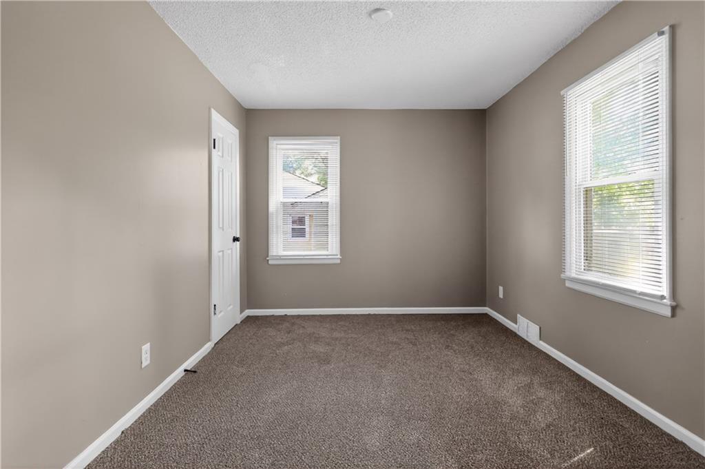5318 N Garfield Avenue Property Photo 7