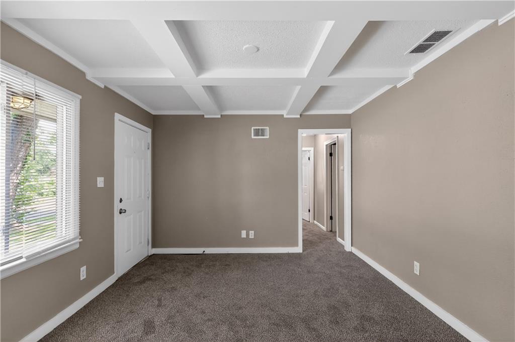 5318 N Garfield Avenue Property Photo 8