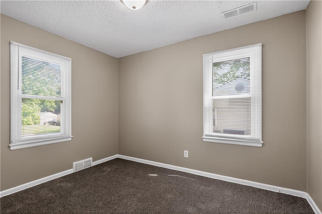 5318 N Garfield Avenue Property Photo 12