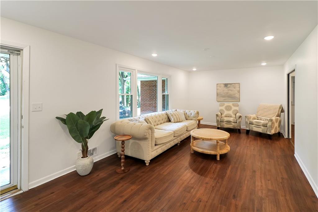 600 Christopher Street Property Photo 2