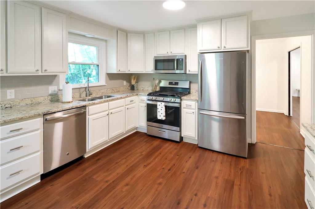 600 Christopher Street Property Photo 6