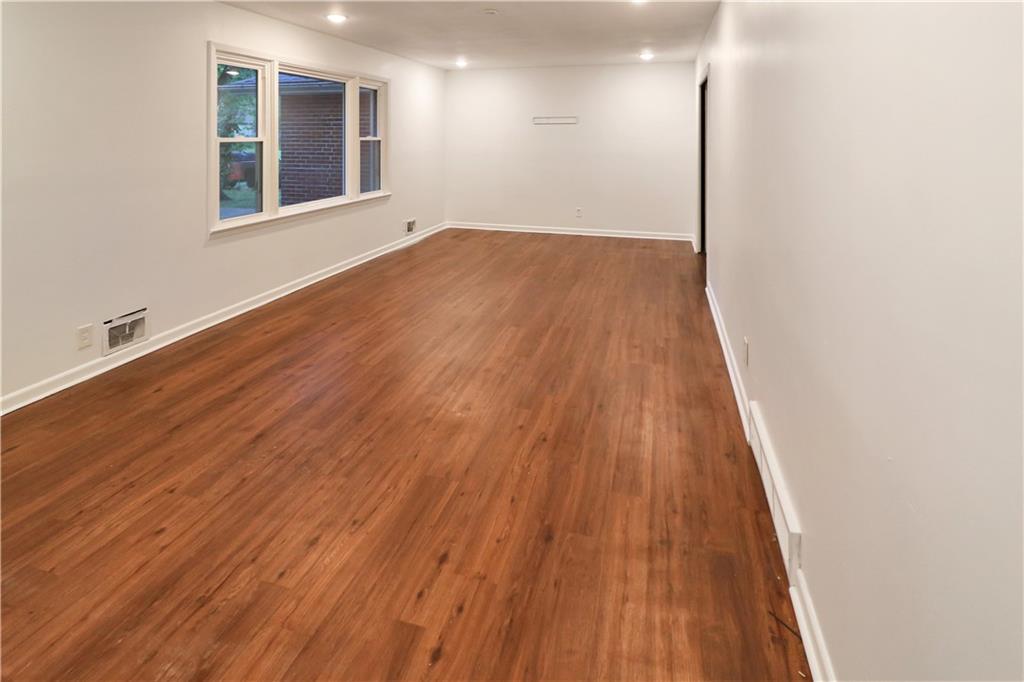 600 Christopher Street Property Photo 10