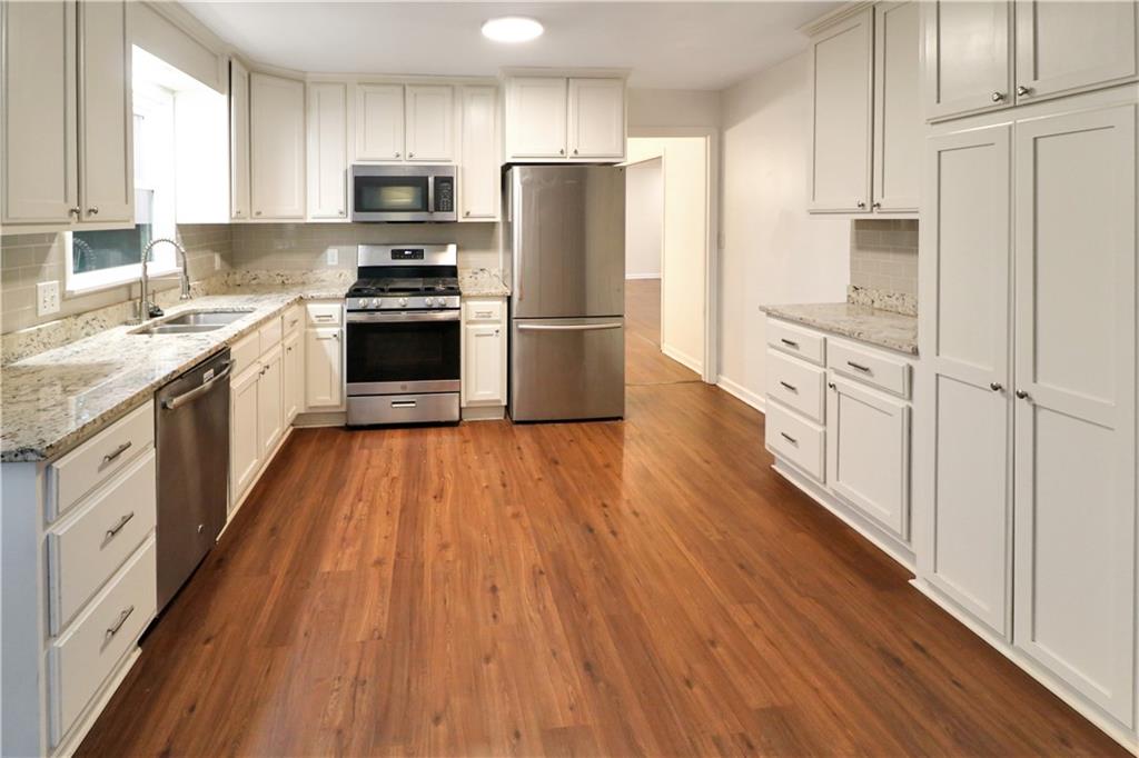 600 Christopher Street Property Photo 11