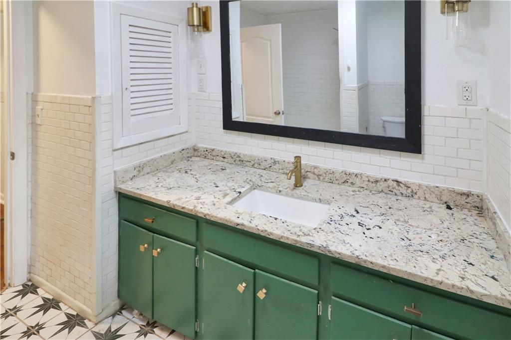 600 Christopher Street Property Photo 16
