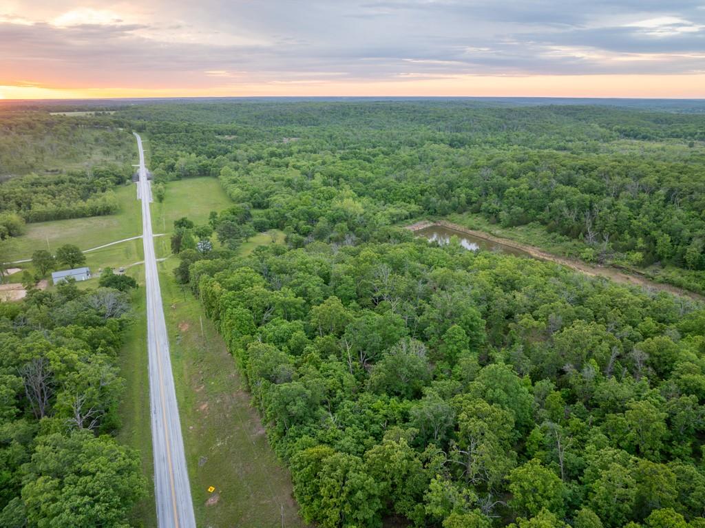 820 Nw B Highway Property Photo 2