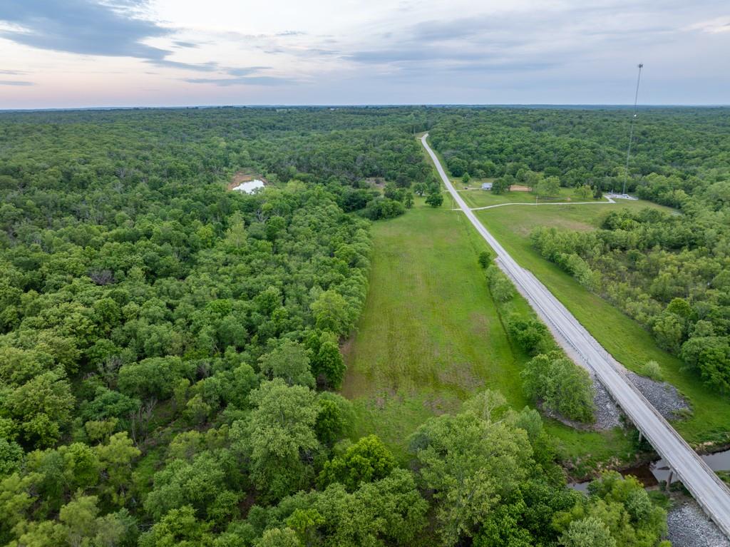 820 Nw B Highway Property Photo 6