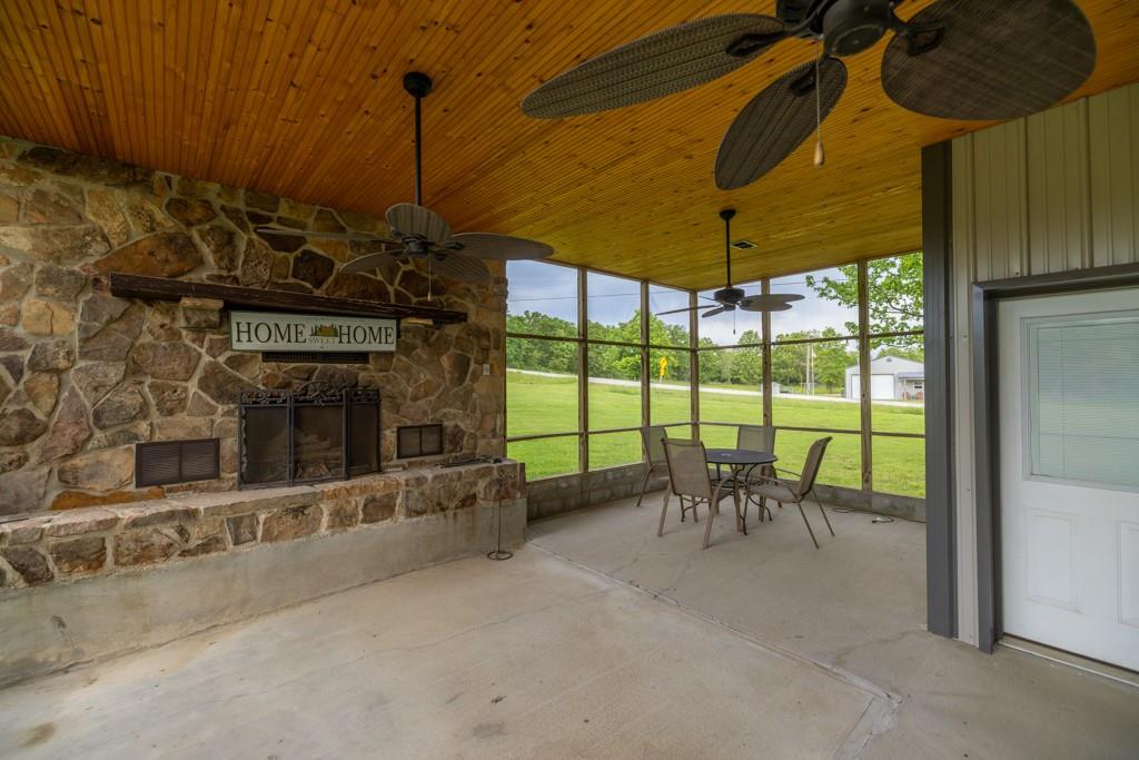 820 Nw B Highway Property Photo 19
