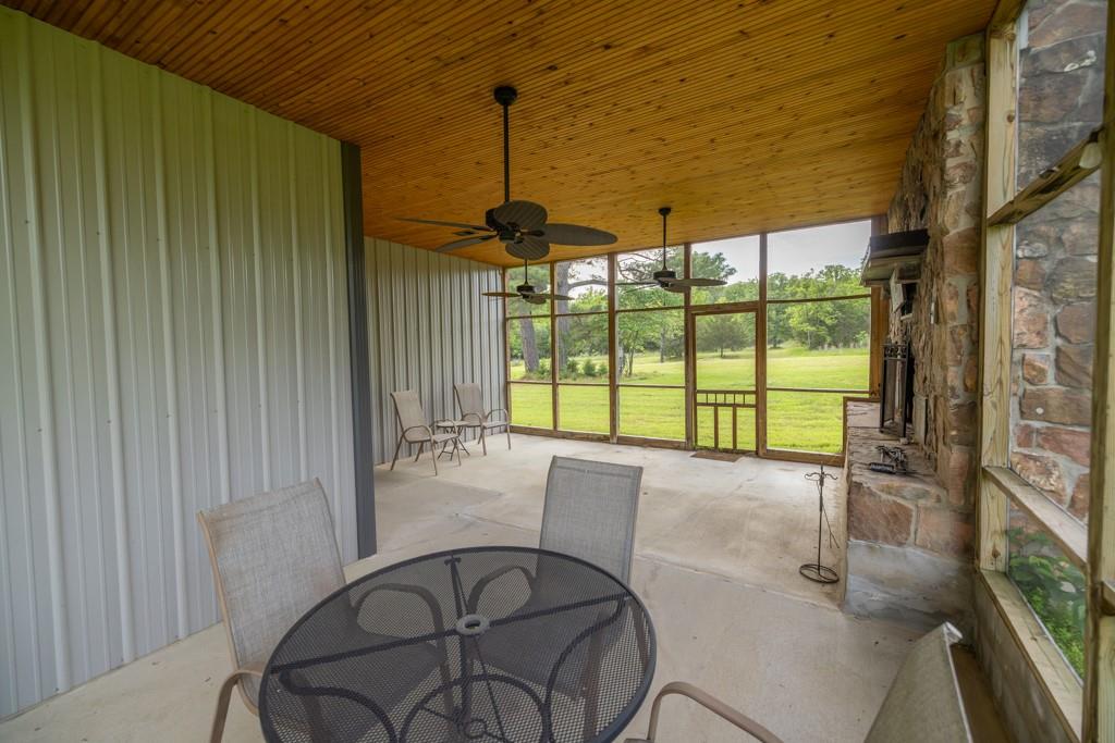 820 Nw B Highway Property Photo 21