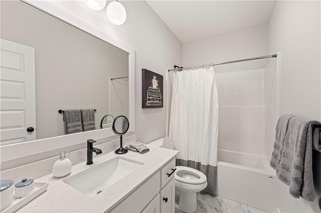 2433 W 177th Street Property Photo 12