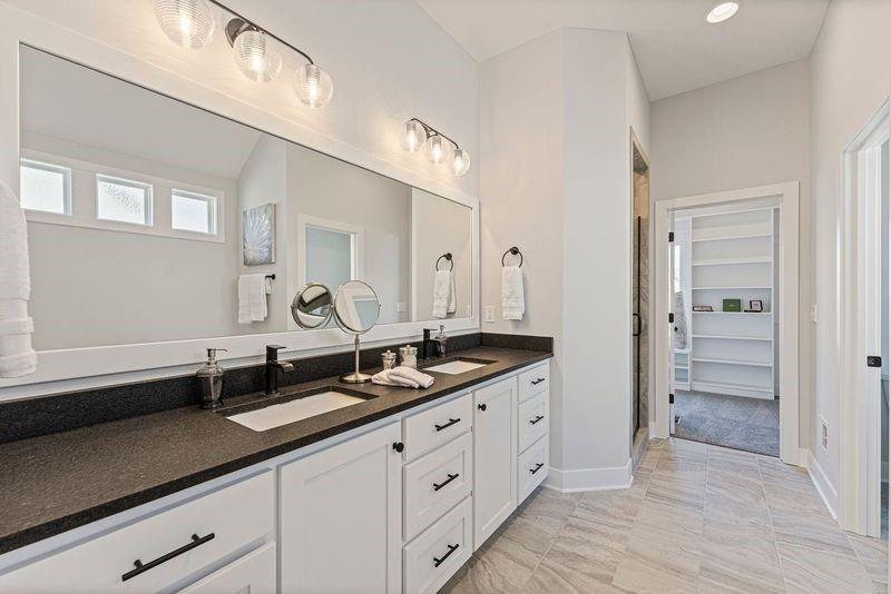 2433 W 177th Street Property Photo 15