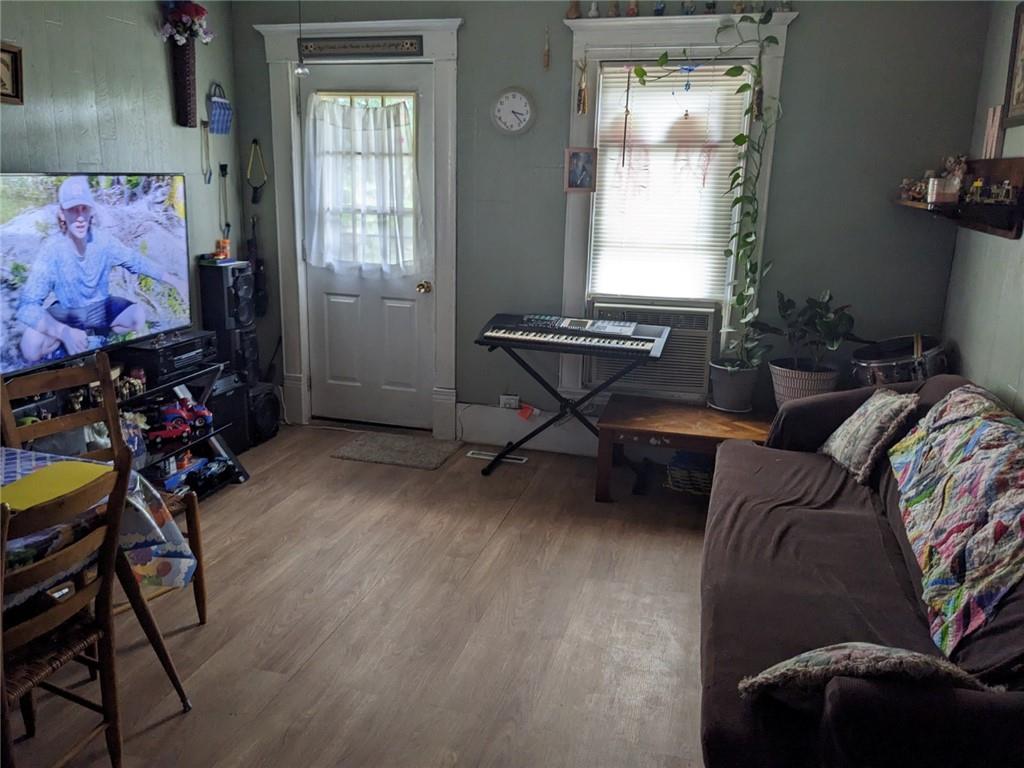 606 Brown Street Property Photo 2