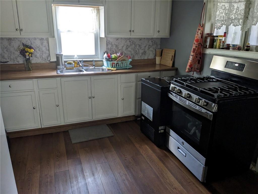 606 Brown Street Property Photo 3