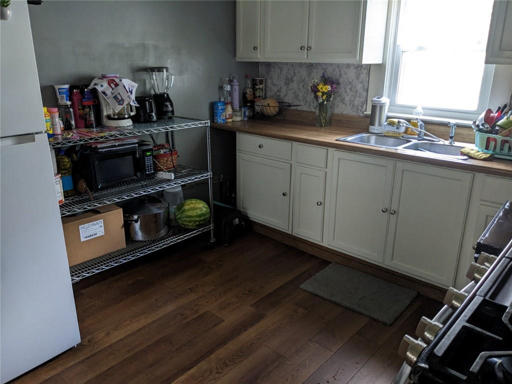 606 Brown Street Property Photo 4