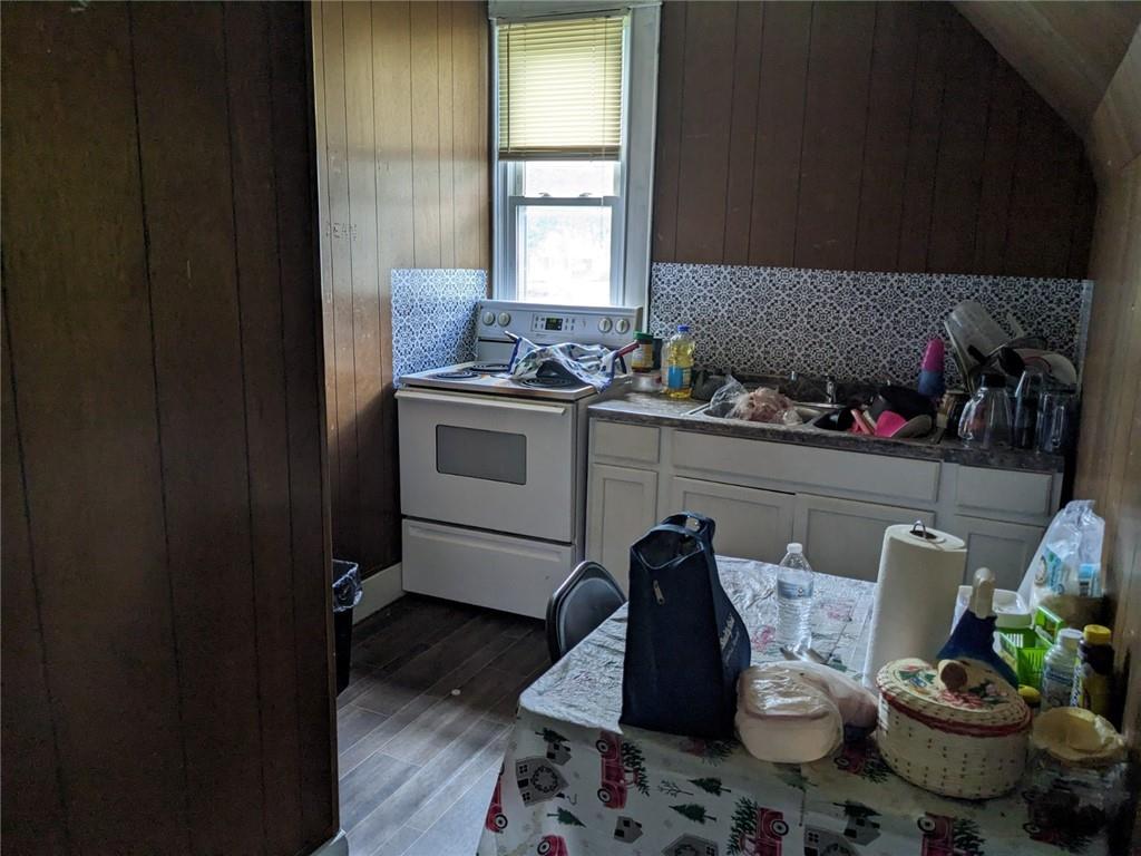 606 Brown Street Property Photo 9