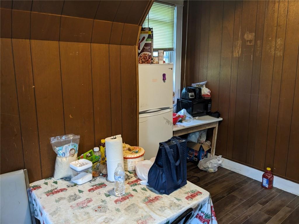 606 Brown Street Property Photo 10