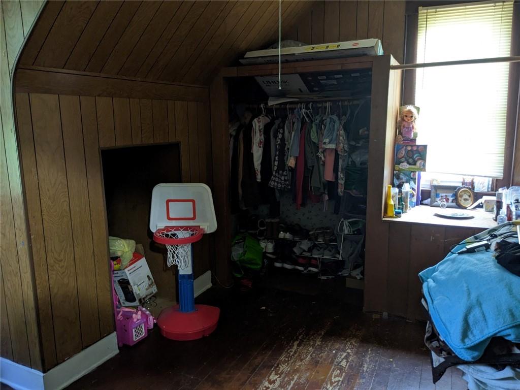 606 Brown Street Property Photo 11