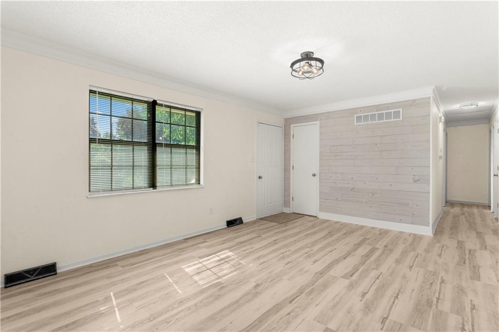 1334 S Main Street Property Photo 5