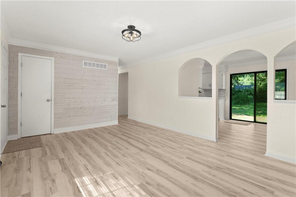 1334 S Main Street Property Photo 6