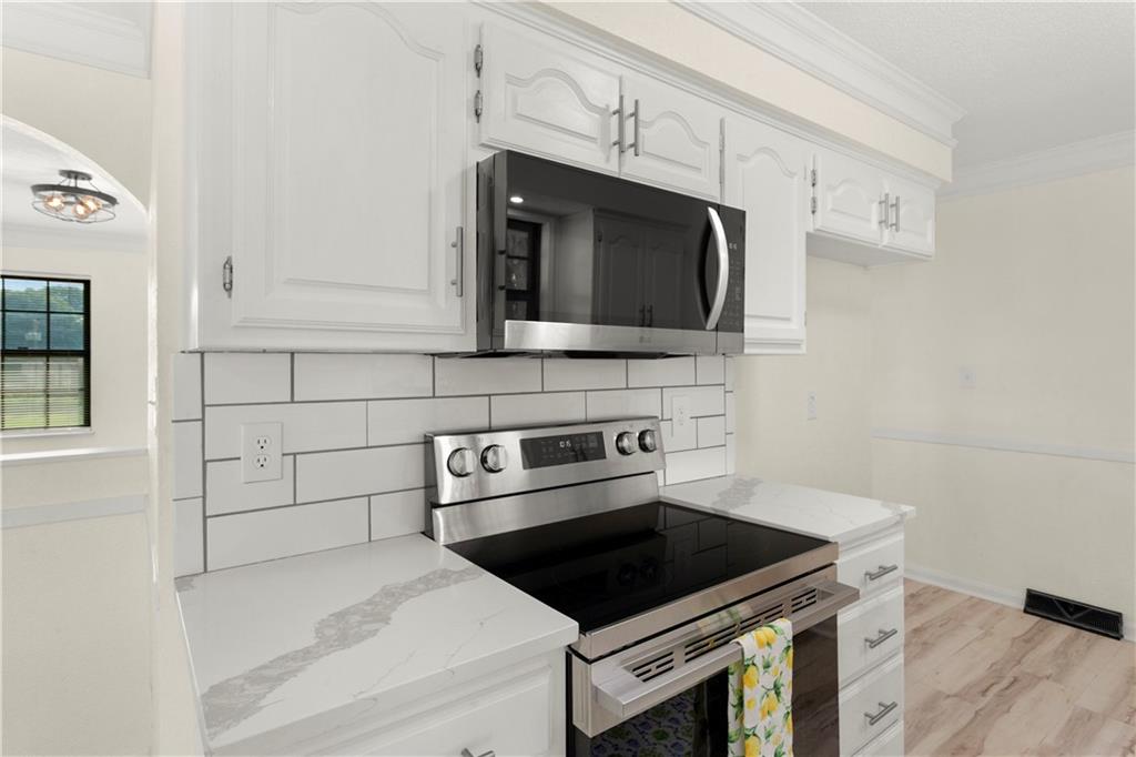 1334 S Main Street Property Photo 10