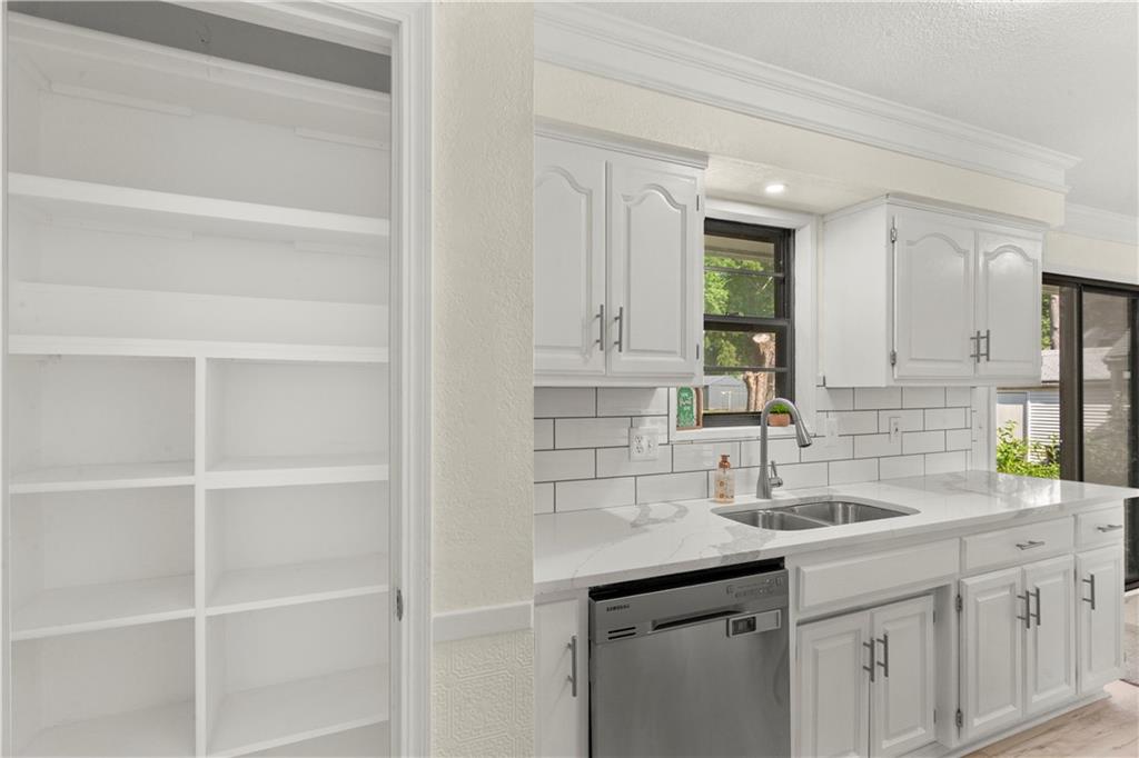 1334 S Main Street Property Photo 13