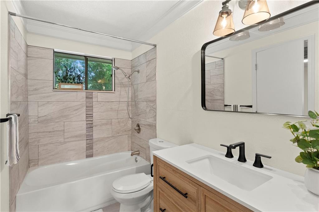 1334 S Main Street Property Photo 15