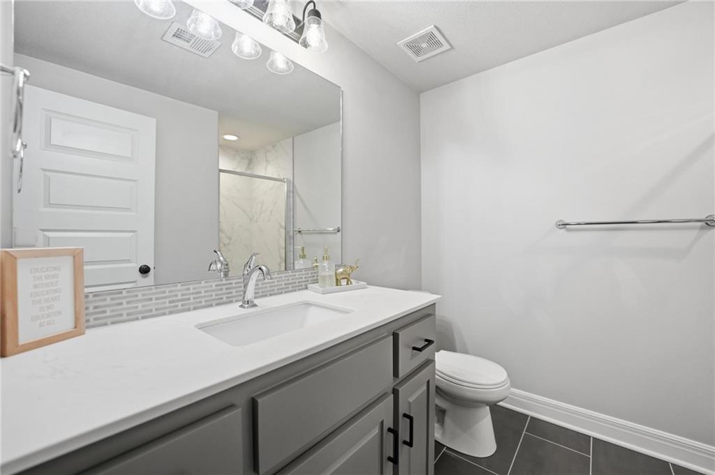 330 Nw Ambersham Drive Property Photo 32