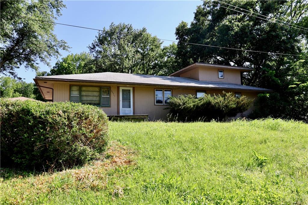 22211 E Blue Mills Road Property Photo 1