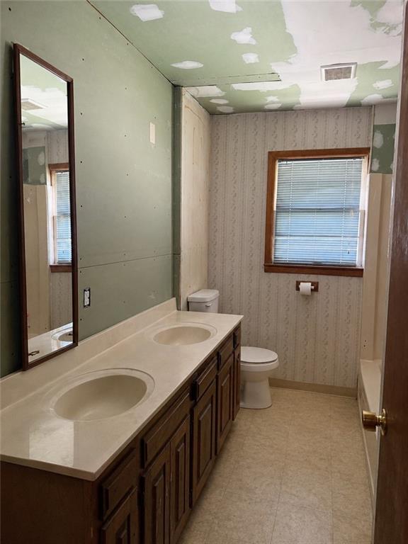 22211 E Blue Mills Road Property Photo 5
