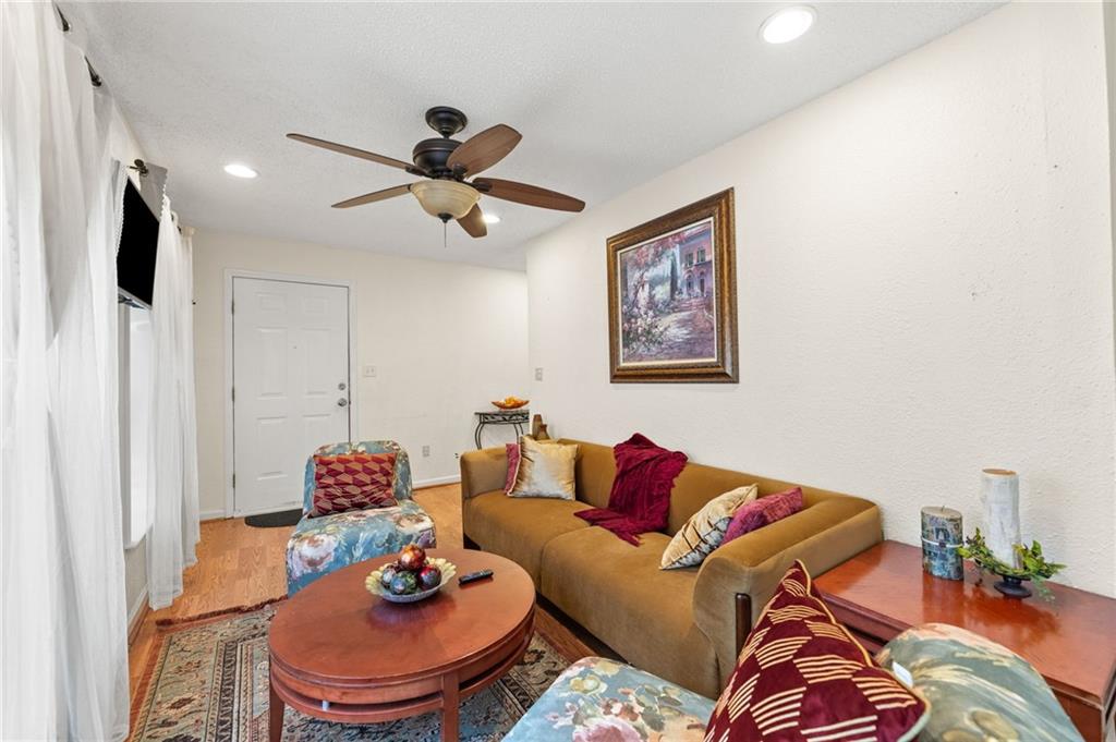 3435 Euclid Avenue Property Photo 6