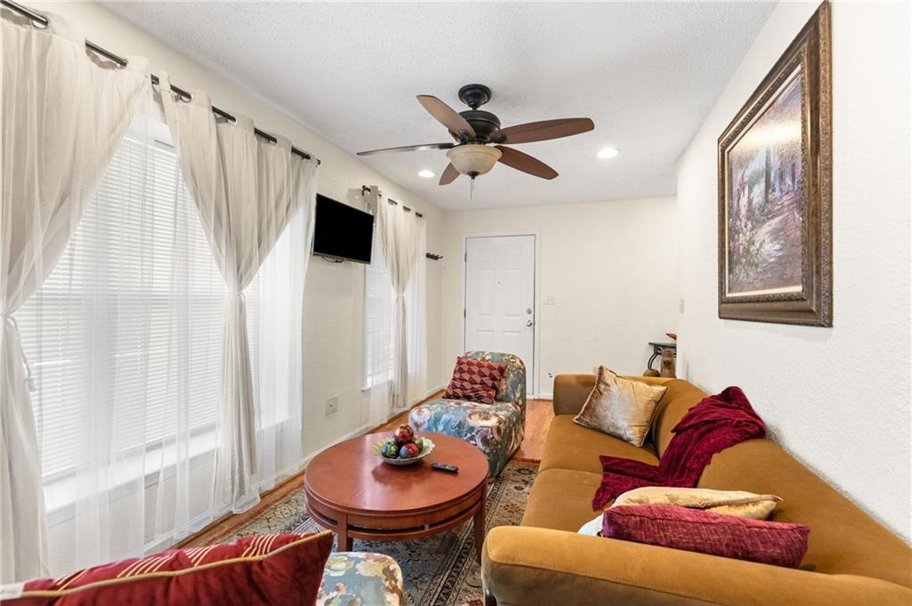 3435 Euclid Avenue Property Photo 7
