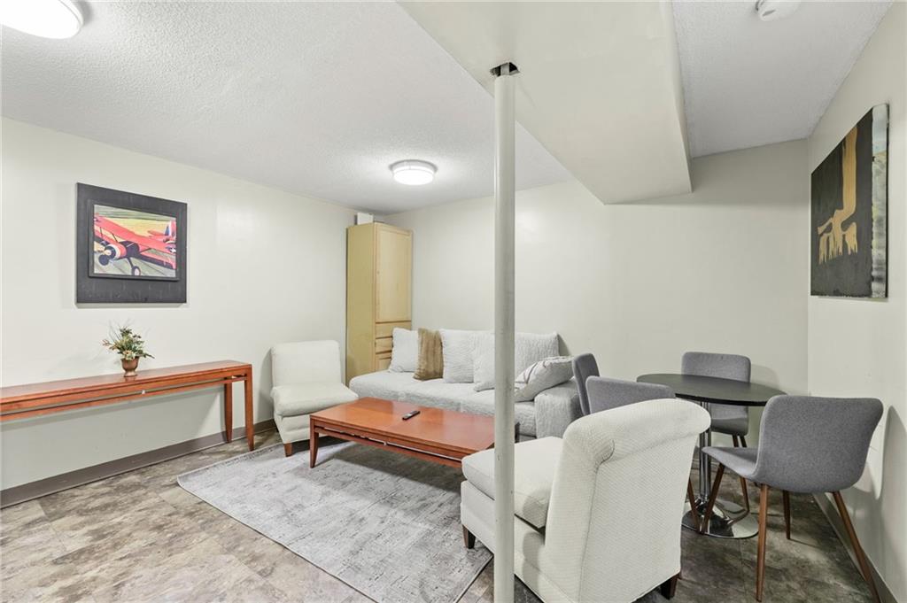 3435 Euclid Avenue Property Photo 25