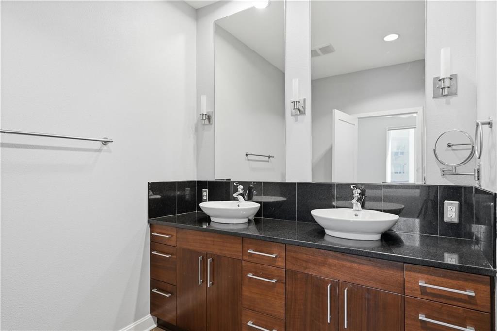 4521 Wornall Road Property Photo 22