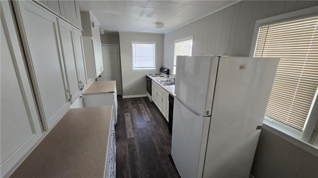 402 Van Brunt Boulevard Property Photo 6
