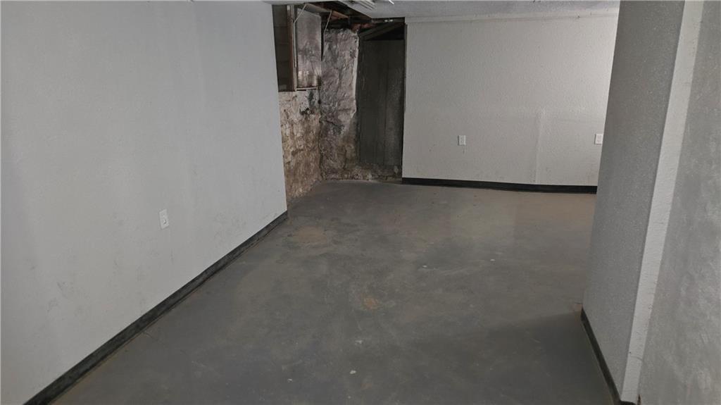 402 Van Brunt Boulevard Property Photo 13