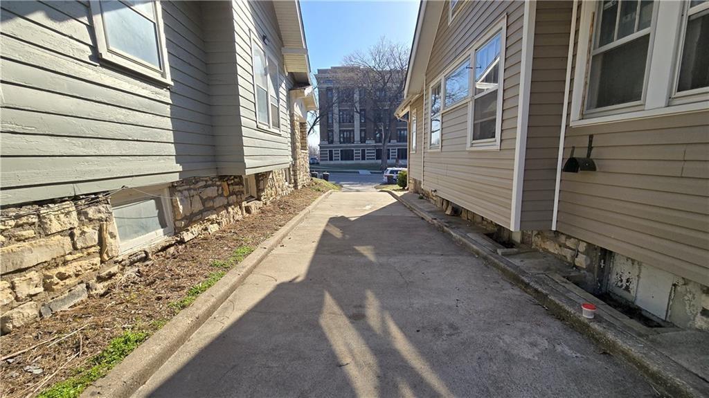 402 Van Brunt Boulevard Property Photo 15