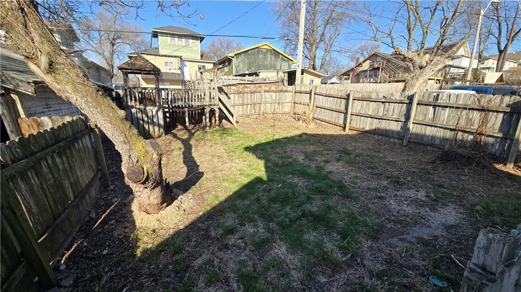 402 Van Brunt Boulevard Property Photo 17
