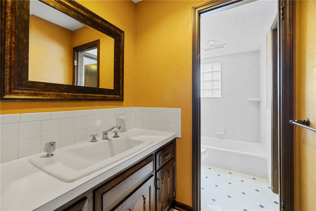 7616 Nw Eastside Drive Property Photo 43