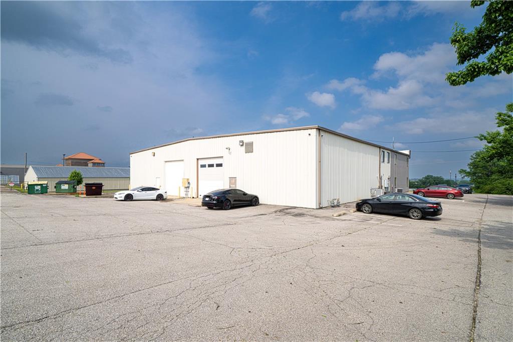 4402 S 40th Street Property Photo 4