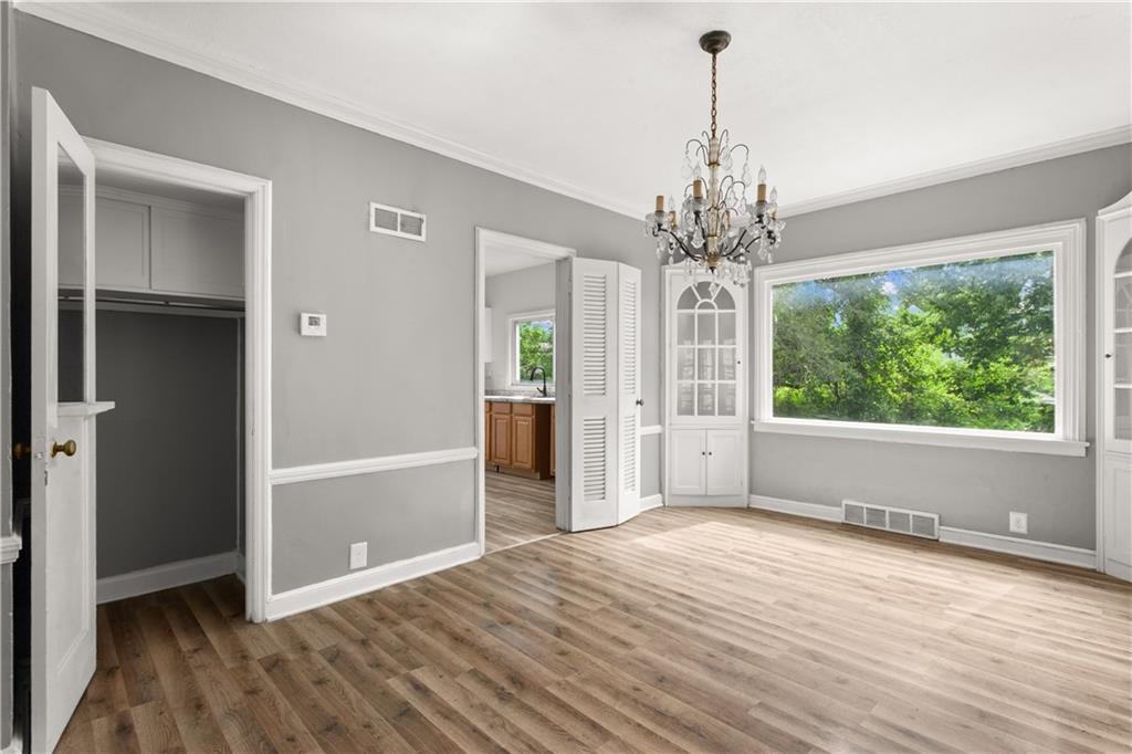 2843 Parkwood Boulevard Property Photo 8