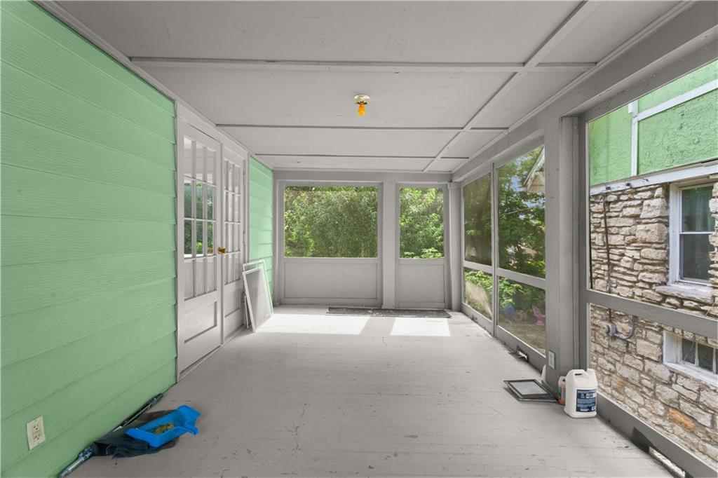 2843 Parkwood Boulevard Property Photo 10