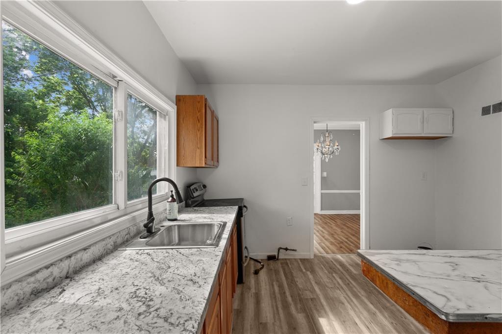 2843 Parkwood Boulevard Property Photo 14